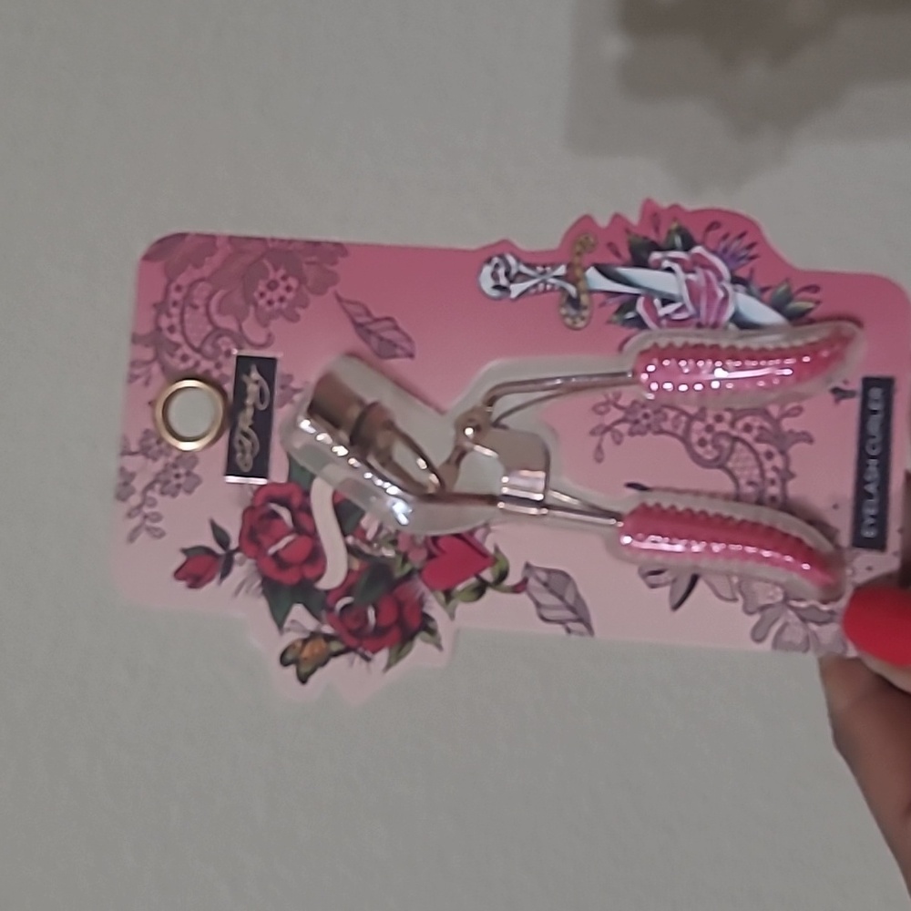 Ed Hardy Pink Eyelash Curler